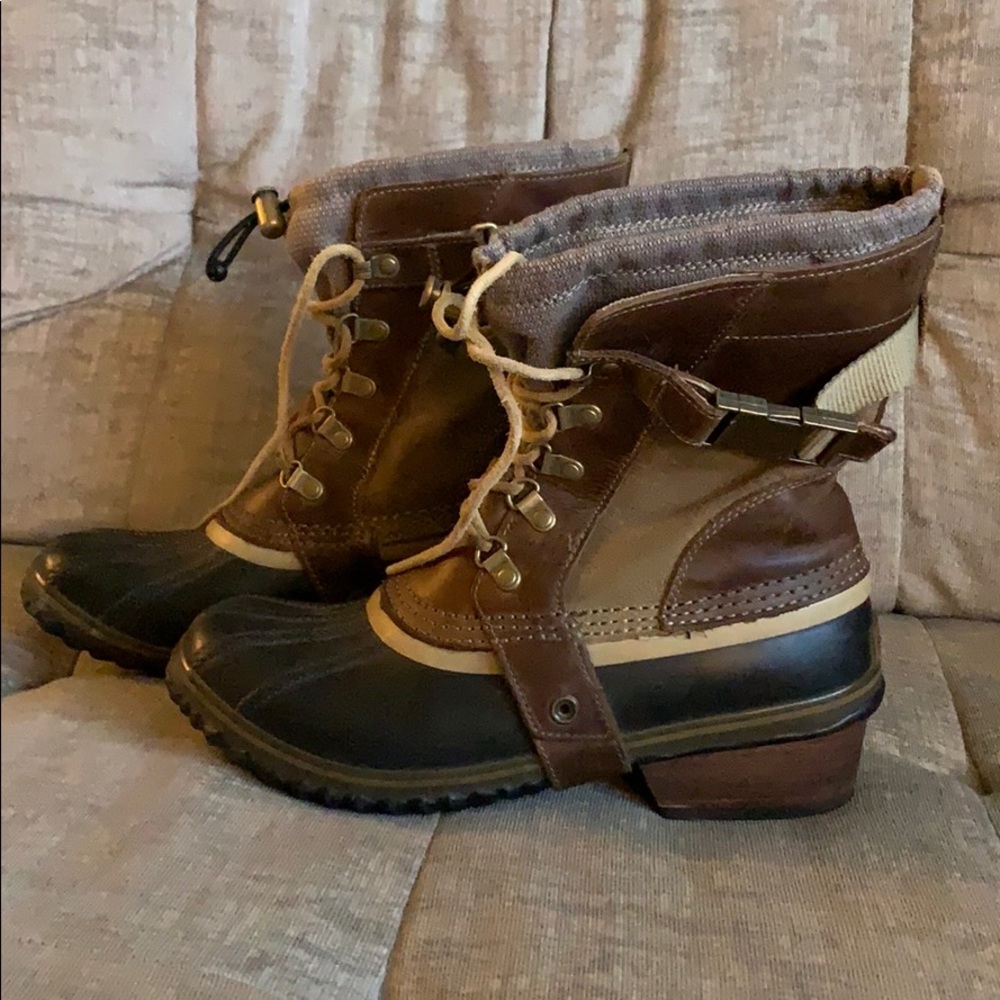 Sorel Conquest Carly Short Brown Boots 9 RARE